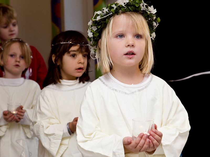 Børn går Luciaoptog