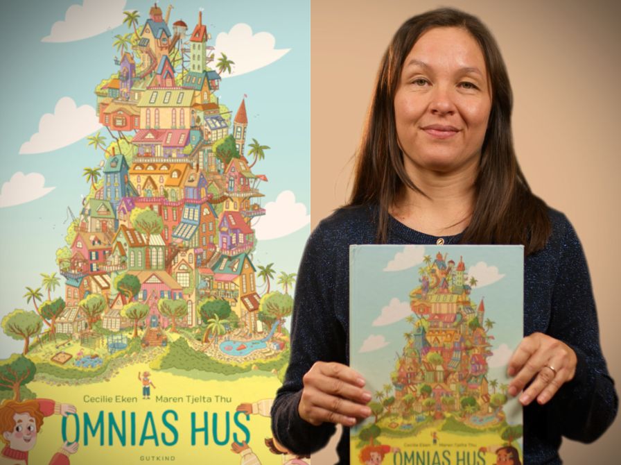 Bibliotekets børnelitteraturformidler Nana holder bogen "Omnias hus"