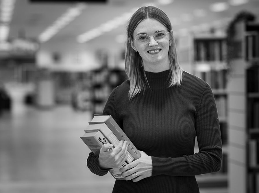 Bibliotekets medarbejder Mette Bjellsäter